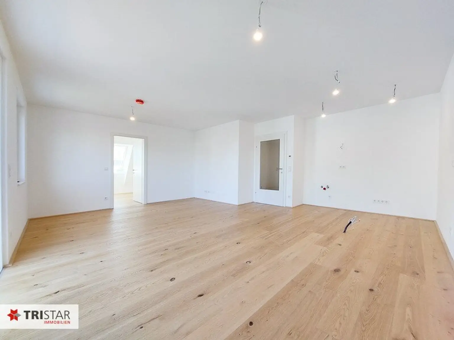 Moderne Dachgeschoßwohnung in 1220 Wien – Erstbezug mit Balkon und Fußbodenheizung!
