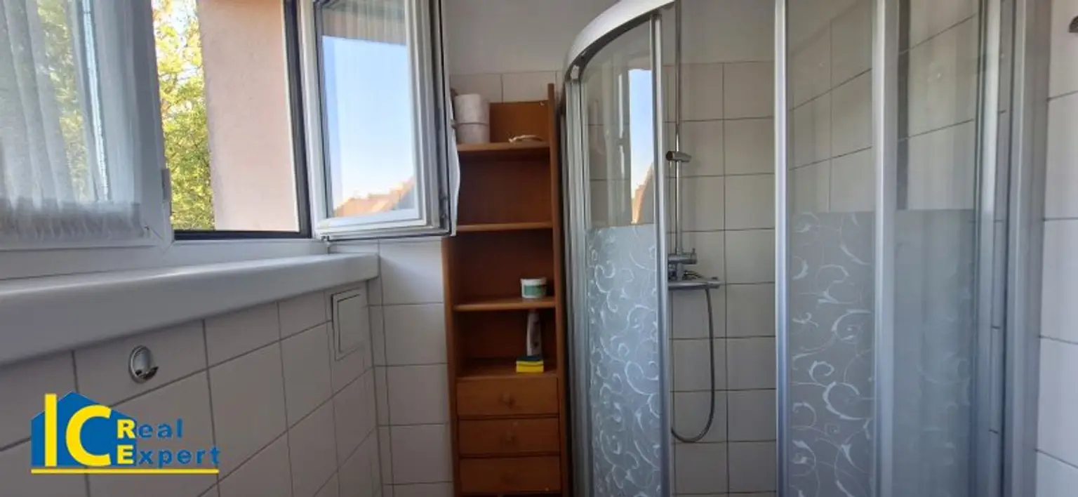 Tageslichtbad mit Dusche