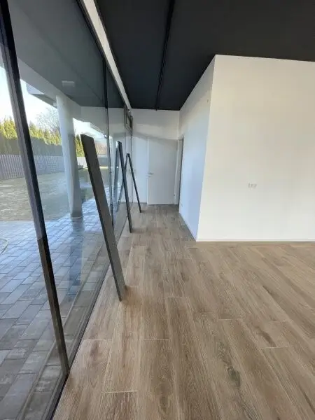 "GRÖDIG - Kleines modernes CAFE/BISTRO sucht neuen Pächter"