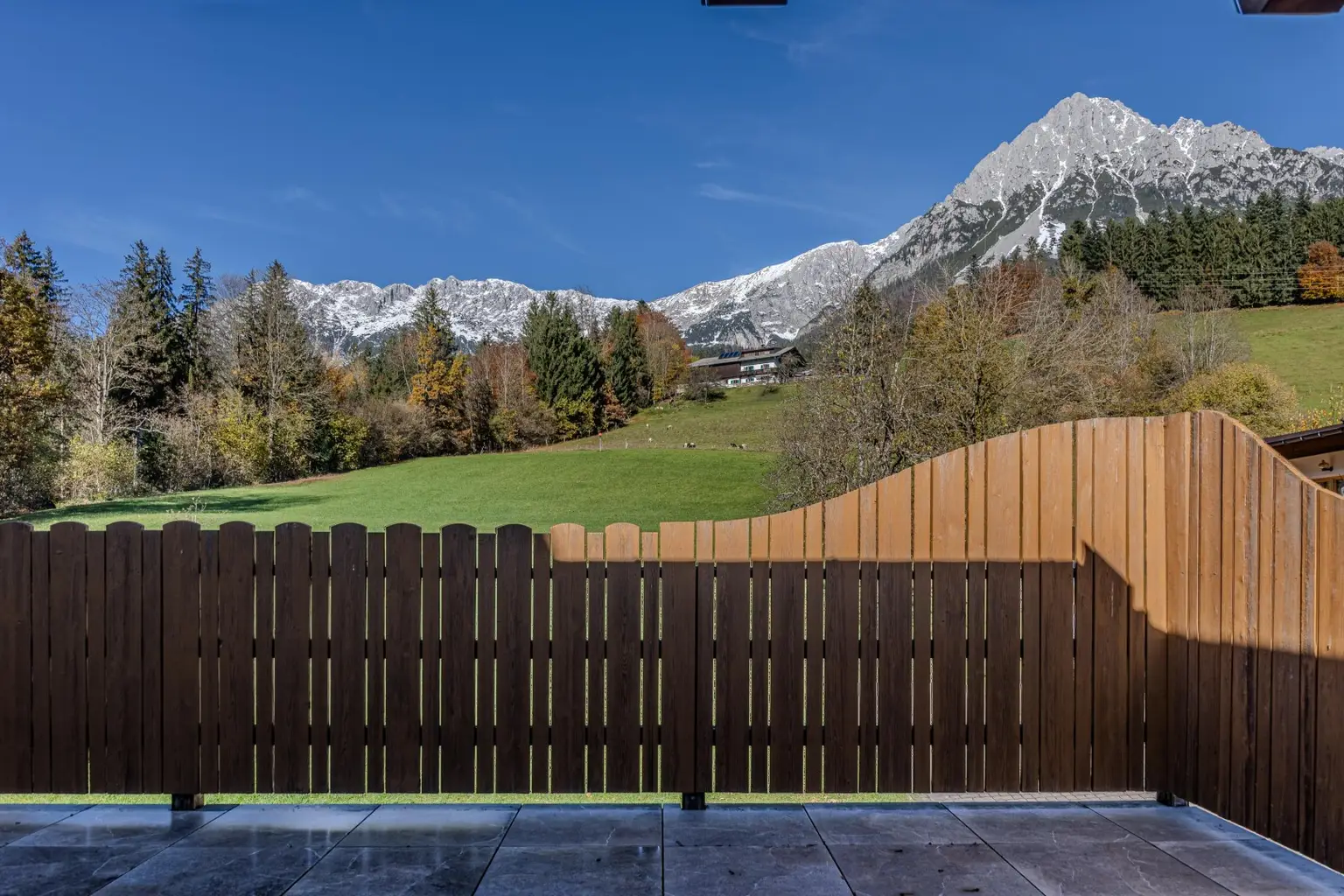 Blick von der Terrasse auf den Wilden Kaiser