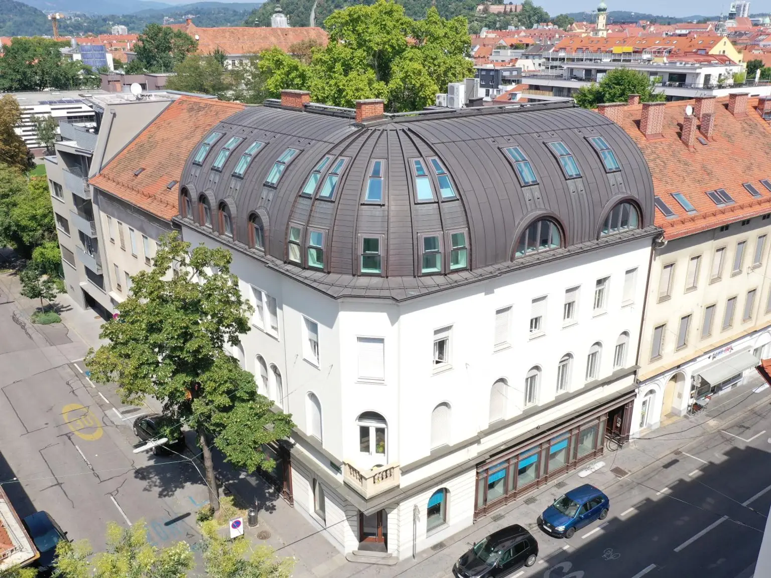 Eckhaus in zentraler Lage mit Büro- und Wohneinheiten