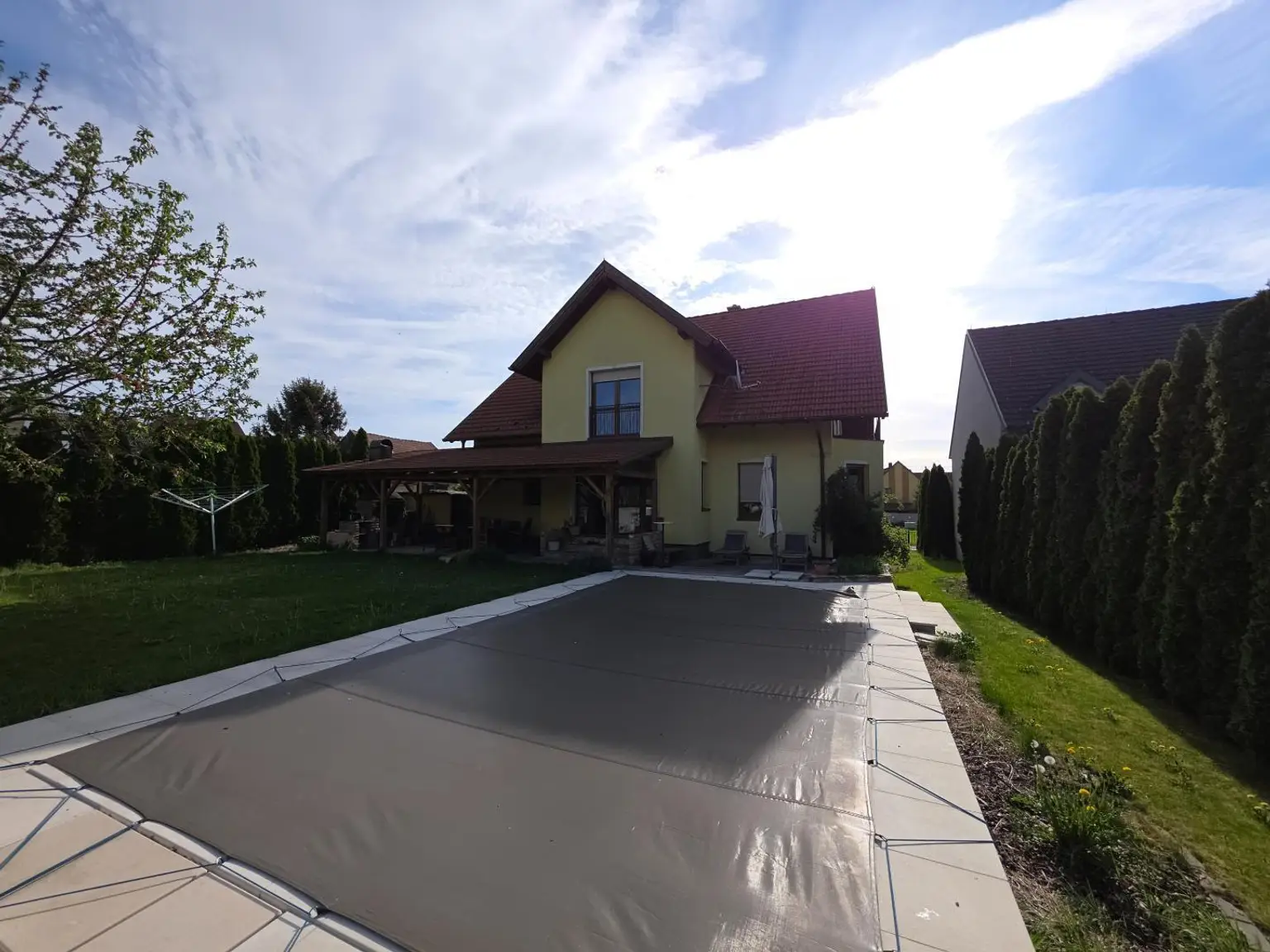 Hausansicht poolseitig