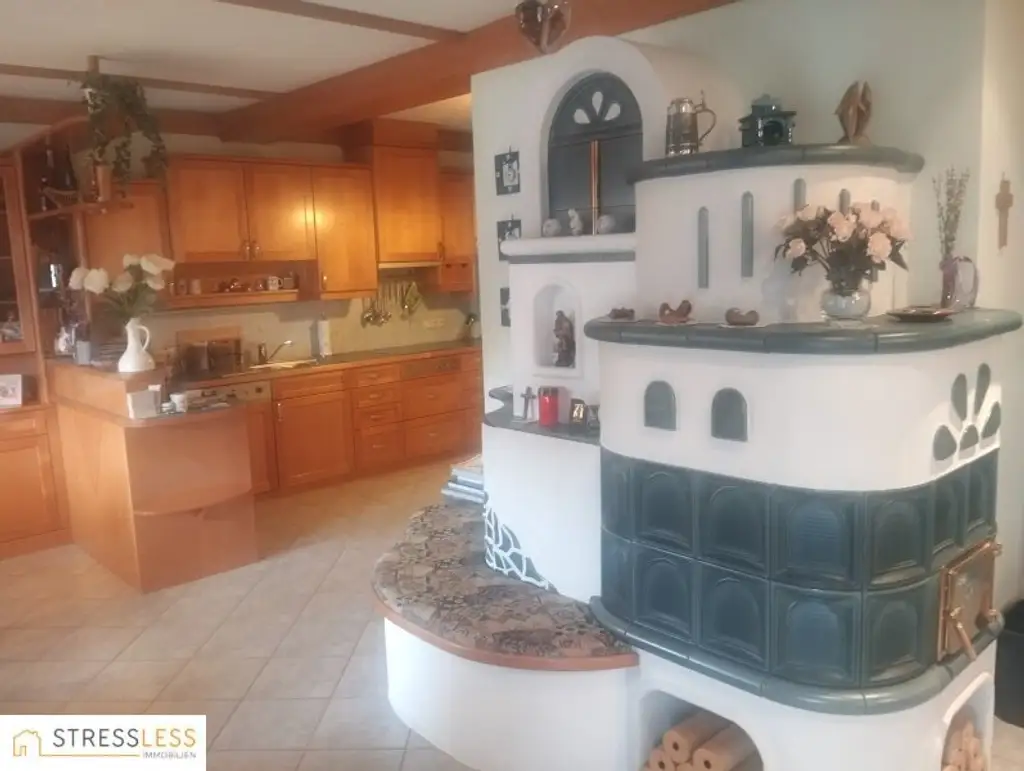 Großzügig geschnittenes Ein- / Zweifamilienhaus nur 3 Minuten vor der Wiener Stadtgrenze!