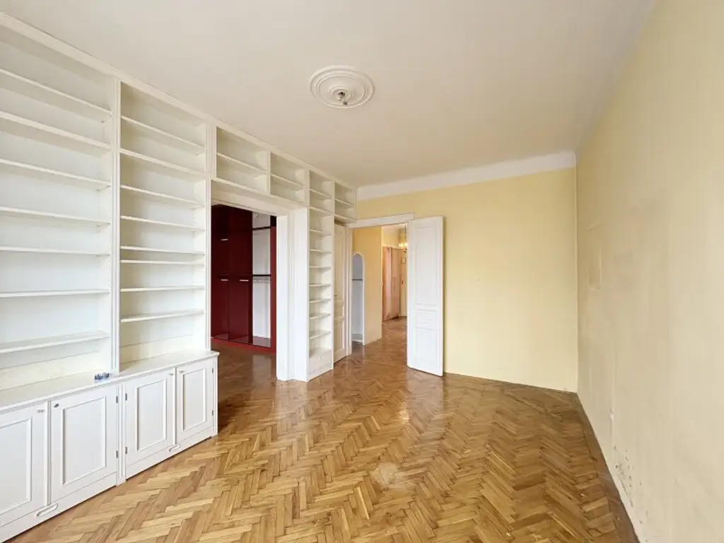 Charmante 2-Zimmer-Wohnung in 1090 Wien – Ihr Sanierungsprojekt wartet!