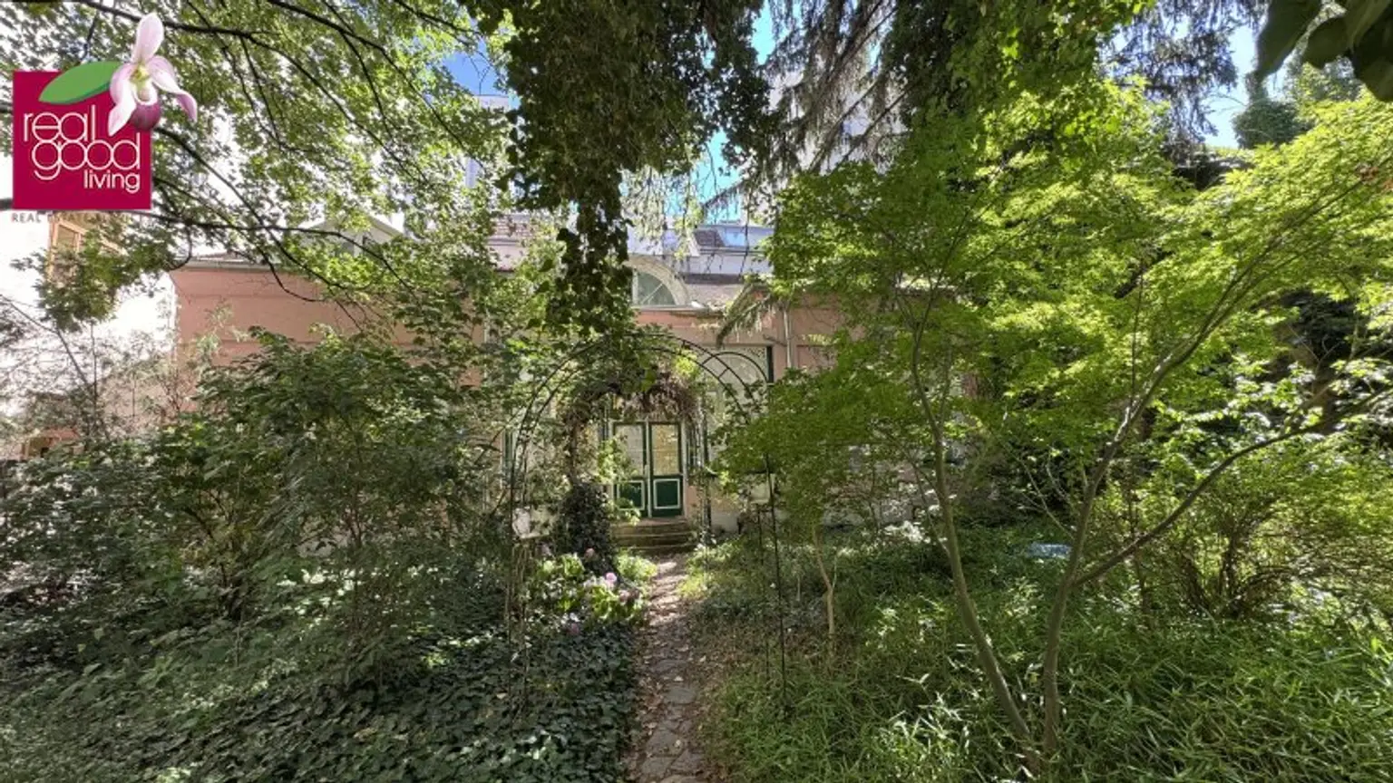 „Charmantes Zinshausensemble nahe Schloss Schönbrunn – mit Geschäftslokal, Dachgeschoßausbau & separater Gartenvilla“
