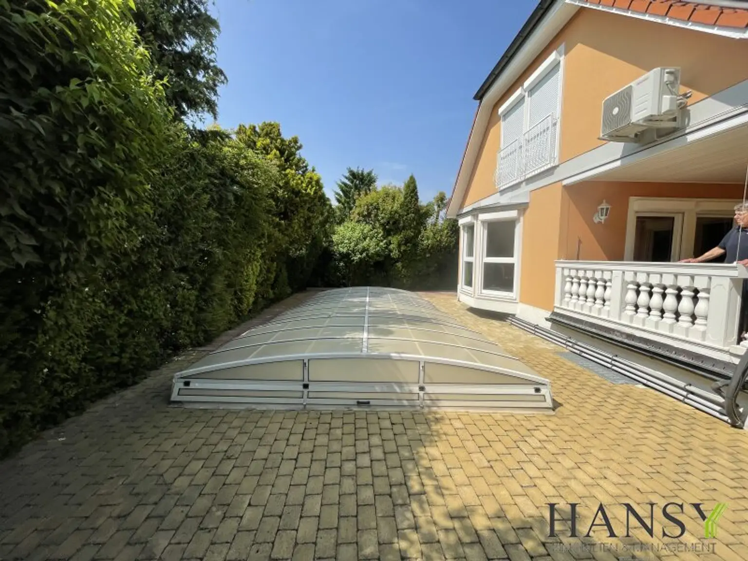 Neuwertiges Traum-Einfamilienhaus in Pfaffstätten: Stil, Pool und Gartenparadies!