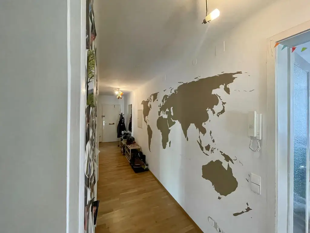 Ab November: Zentrale 4,5-Zimmer-Mietwohnung mit Balkon und Loggia