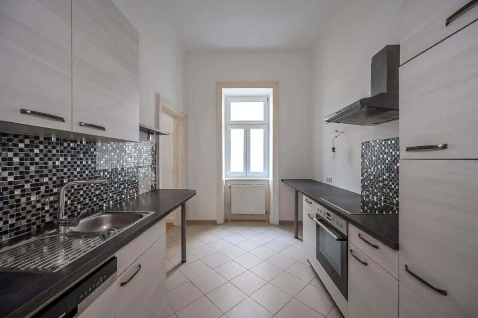 ***NEU*** Fantastische 4 Zimmer Wohnung in repräsentativem Stilaltbau! in TOP-Lage!