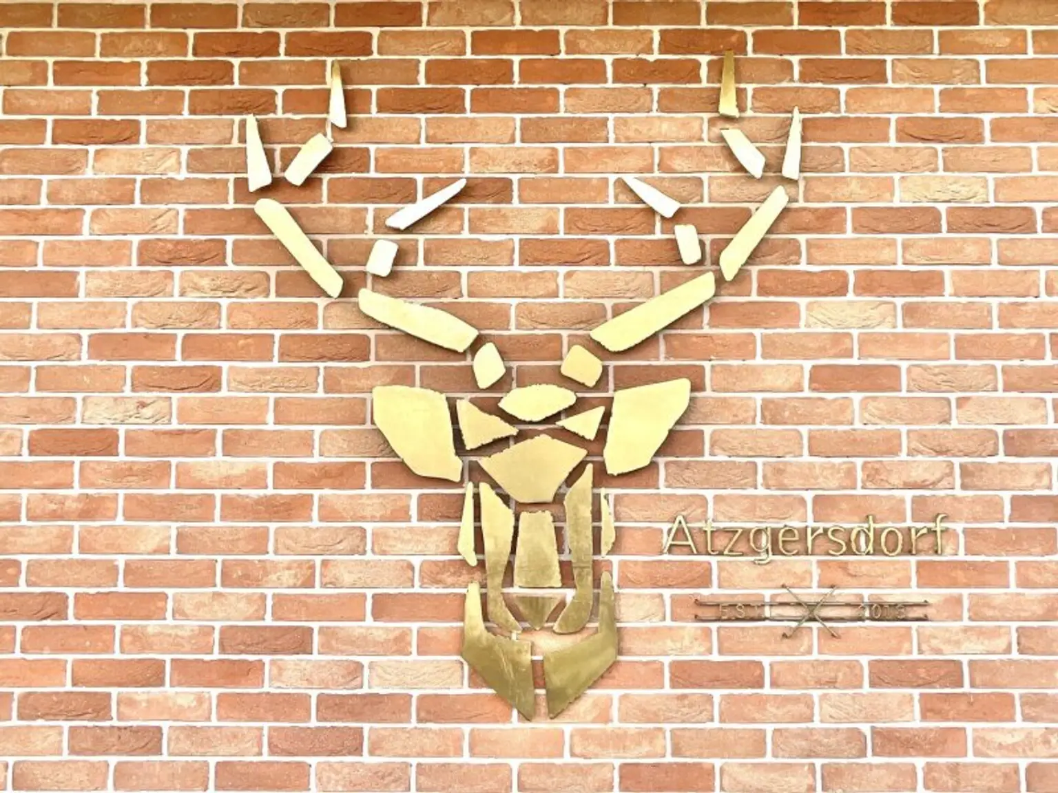 *Goldener Hirsch – Stilvolle 2-Zimmer-Wohnung mit Terrasse & Garten in der Ziedlergasse, 23. Bezirk*