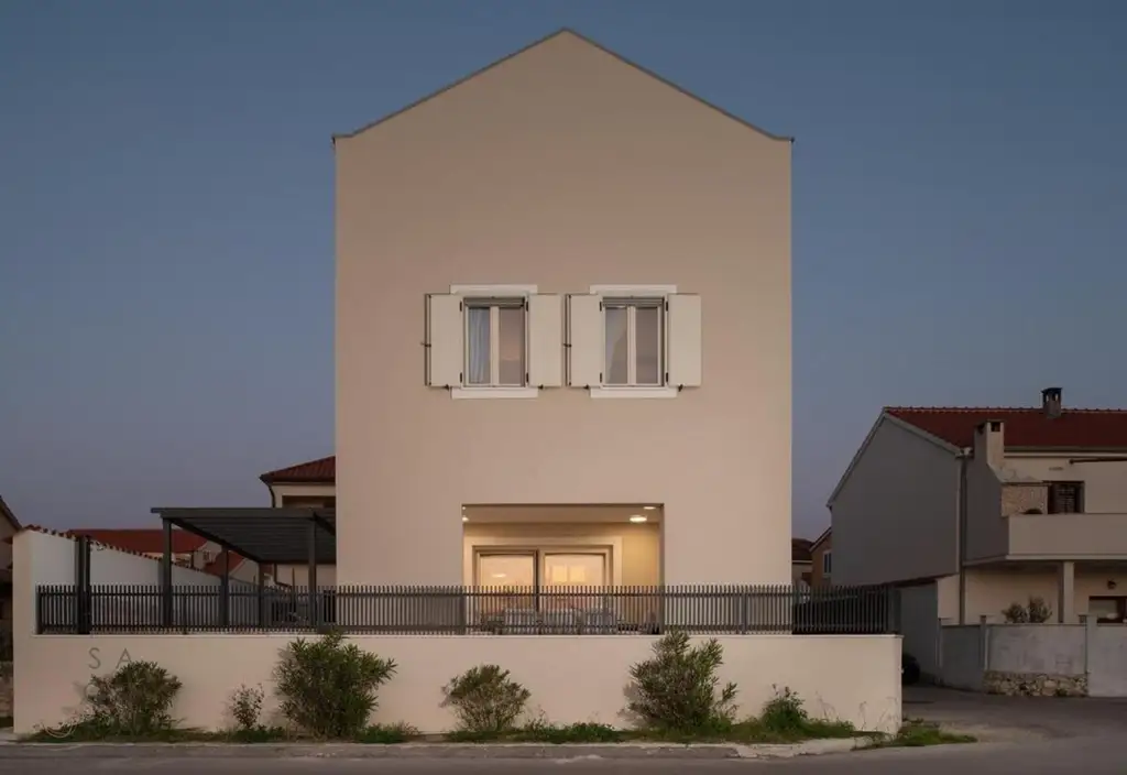 Prime Seafront Villa bei Zadar –Exklusivität am Meer mit Renditepotenzial