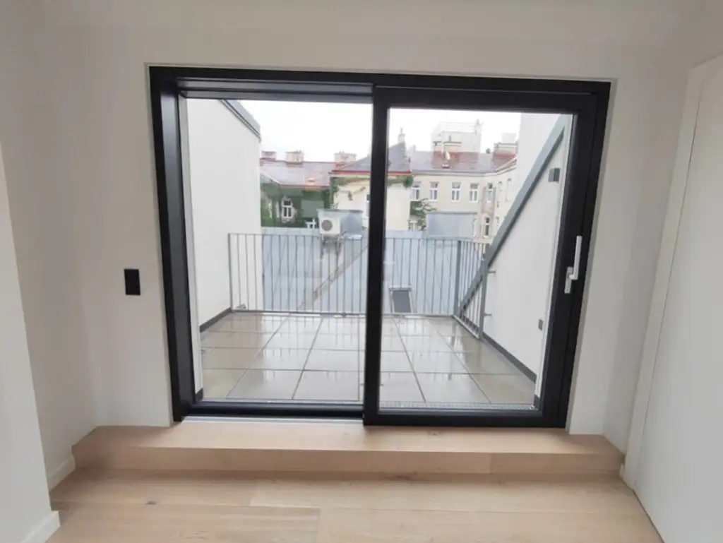 Krongasse! Erstbezug Penthouse mit 3 Terrassen und privatem Liftzugang auf frisch saniertem Altbau! Top17