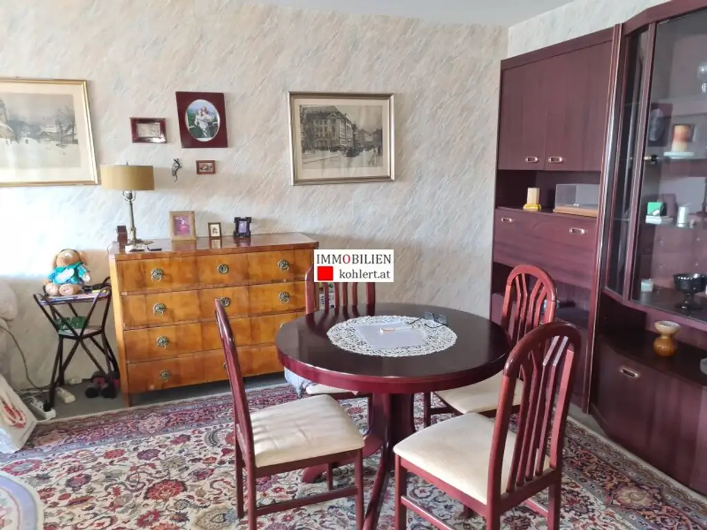 ****GELEGENHEIT, SONNIGE EIGENTUMSWOHNUNG MIT LOGGIA, ALLE NEBENRÄUME, HOHER LIFTSTOCK