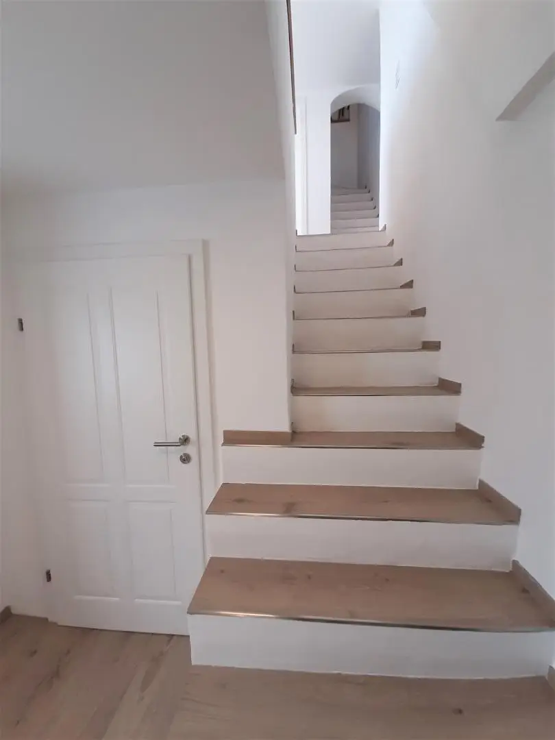 Stiegenaufgang zum OG