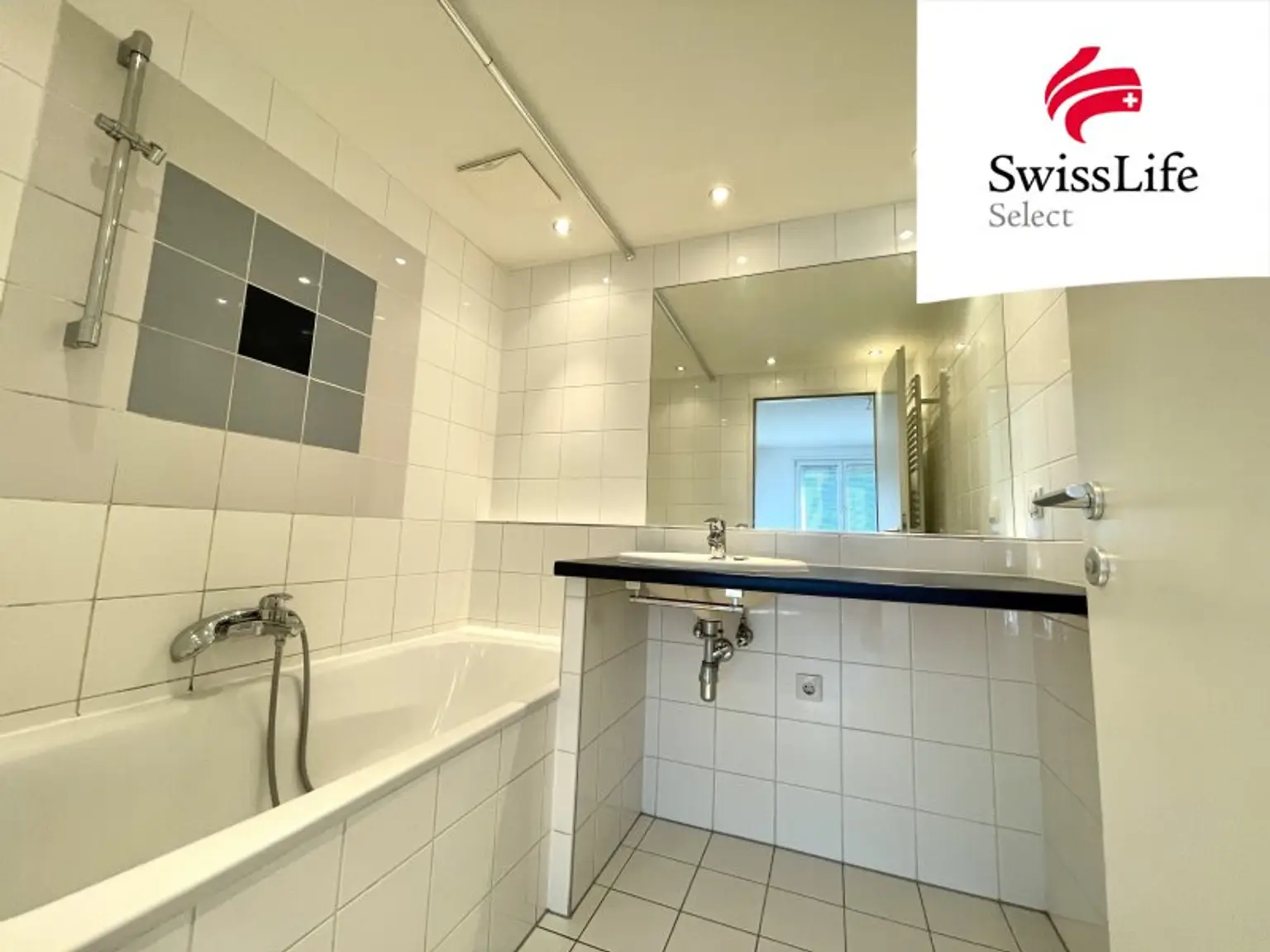 Stilvolle 2-Zimmer-Wohnung mit Loggia, Schrankraum und Garagenplatz – Nähe Längenfeldgasse
