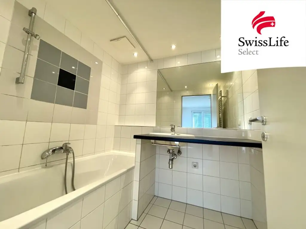 Stilvolle 2-Zimmer-Wohnung mit Loggia, Schrankraum und Garagenplatz – Nähe Längenfeldgasse