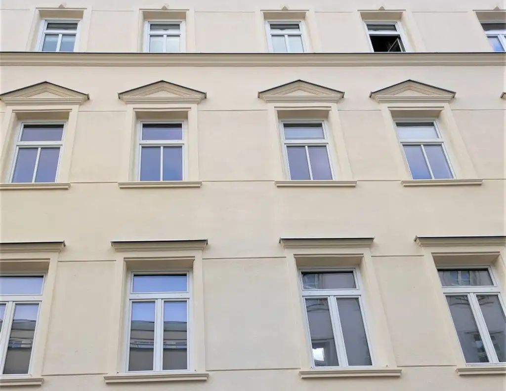 Wunderschönes Mittelzinshaus in bester Lage mit ausbaubarem Rohdachboden -- Perfekt auch für Eigennutzer