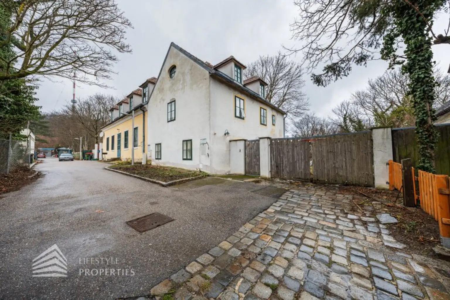 Exklusives Baugrundstück in einzigartiger Lage mit Einreichplanung!