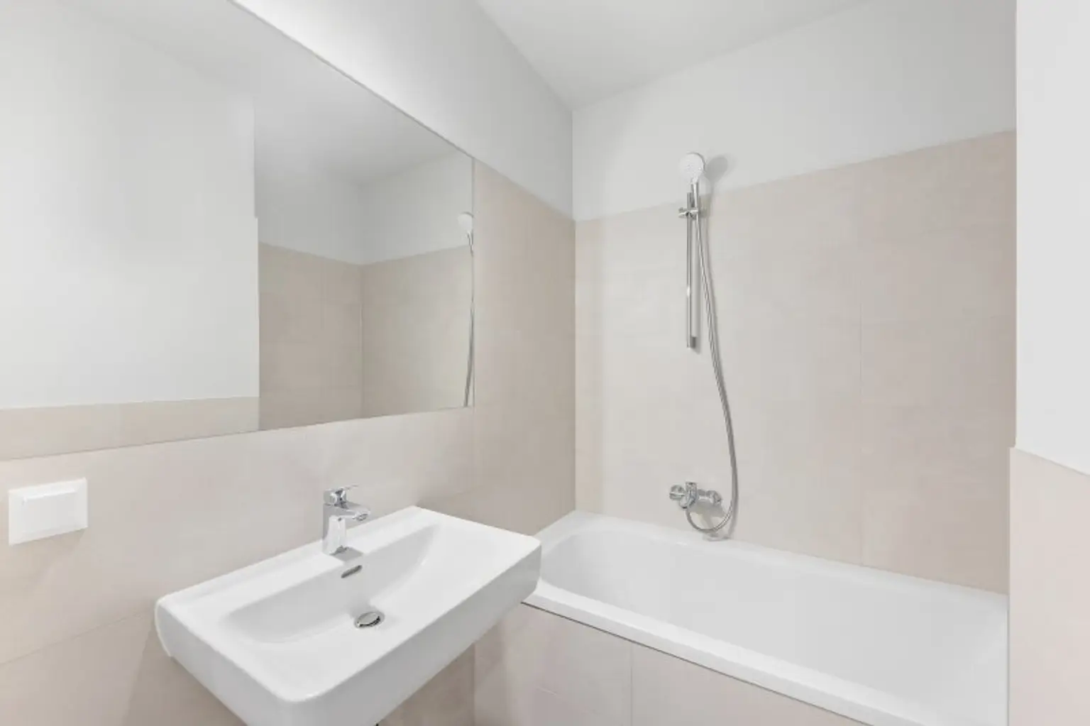 3-Zimmer-Altbaueigentumswohnung in generalsaniertem Altbau mit Terrasse und Garten