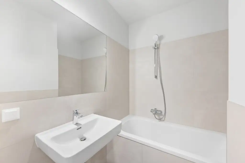 3-Zimmer-Altbaueigentumswohnung in generalsaniertem Altbau mit Terrasse und Garten