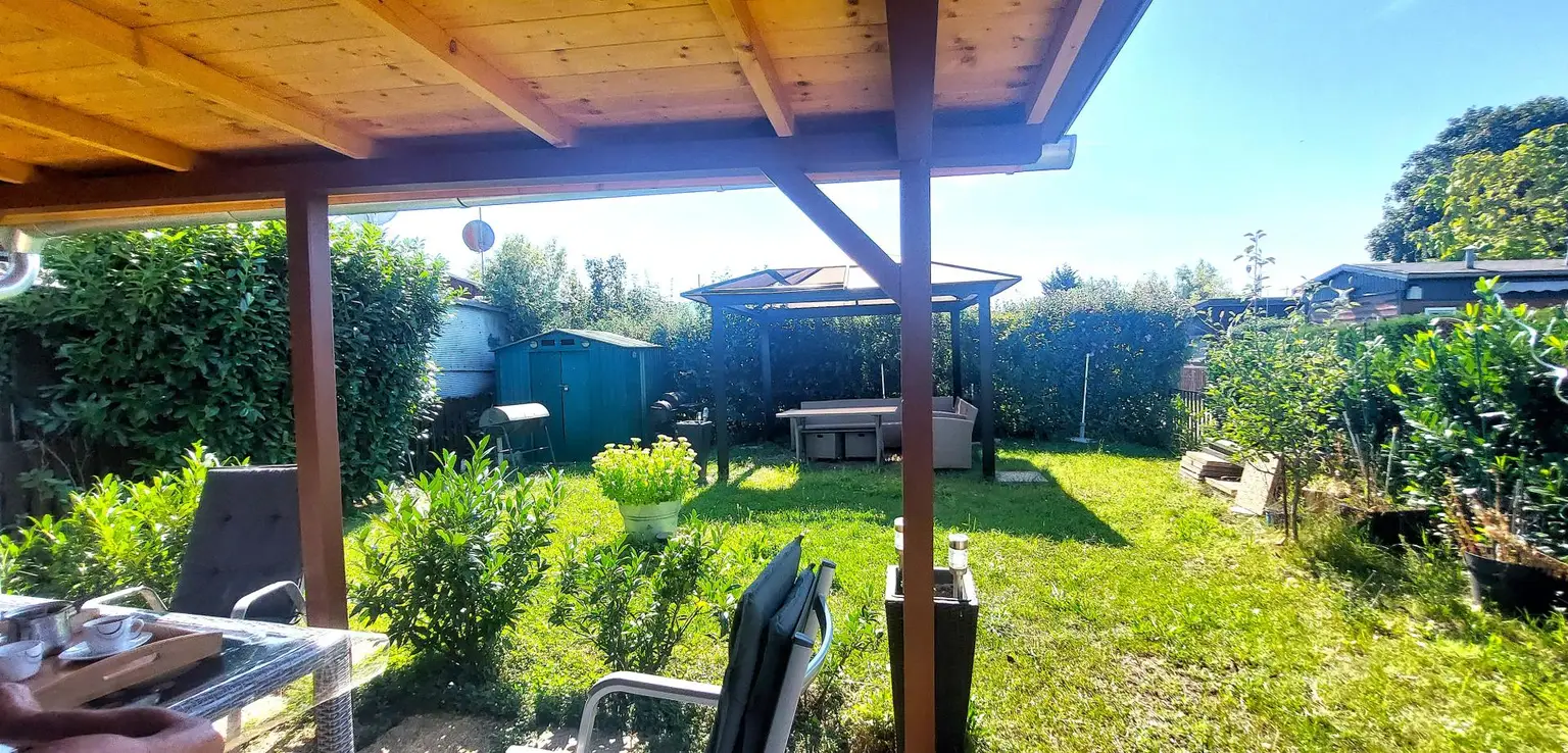 Mobilheim mit Terrasse auf Doppelparzelle