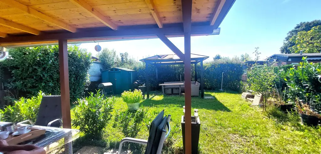 Mobilheim mit Terrasse auf Doppelparzelle