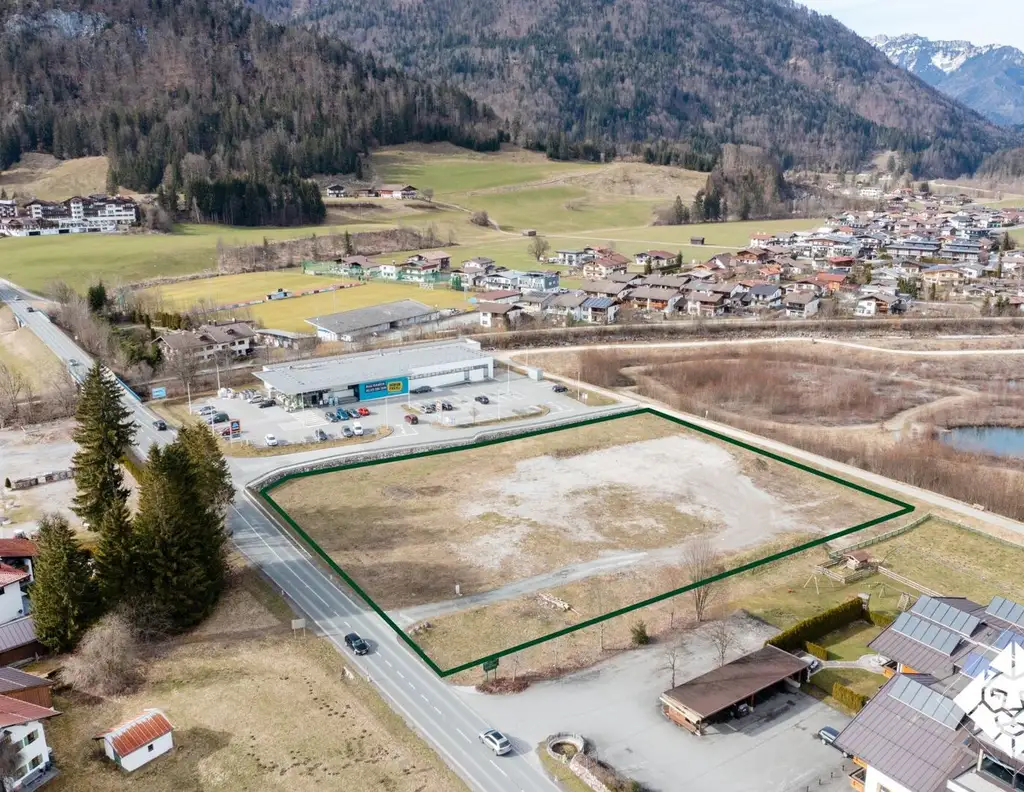 Toplage an der B172: Ihre Gelegenheit zum Kauf eines Gewerbe- und Produktionsgrundstücks in Kössen