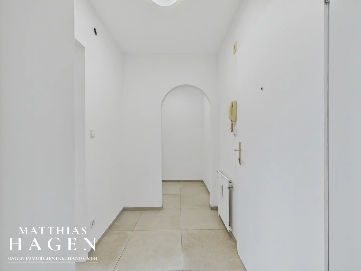 Neu renoviert - perfekte Infrastruktur - 2 Zimmer Wohnung