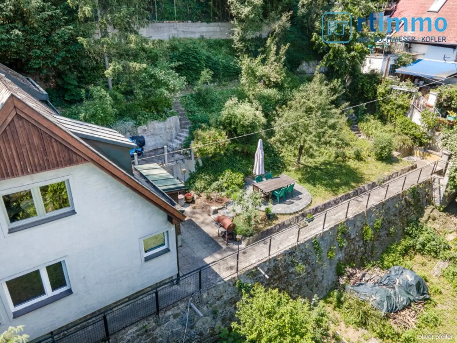 SELTENE GELEGENHEIT AM FUSSE DES KAHLENBERGS: Haus mit 835 qm Eigengrund zu kaufen + ca. 2500 qm anschließenden, sehr günstigen Pachtgrund zu übernehmen!