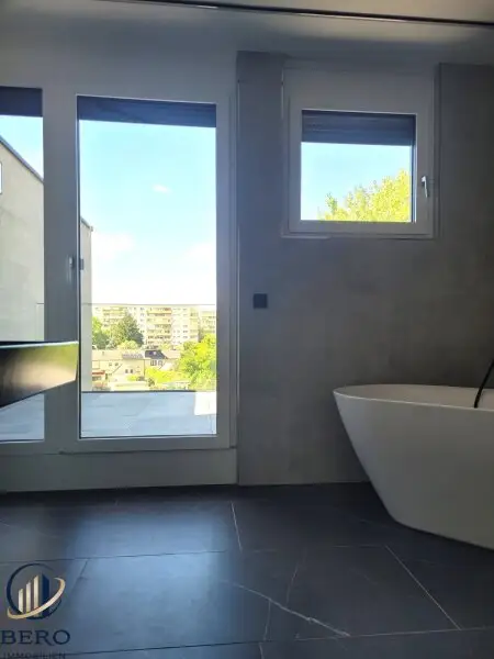 4 Zimmer-Penthouse mit 5 großen Terrassen in familienfreundlicher & naturnaher Umgebung