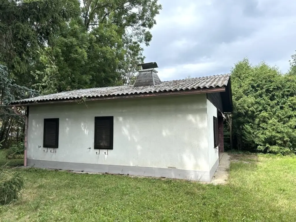 Großes Grundstück mit kleinem Haus (Altbestand) zu verkaufen