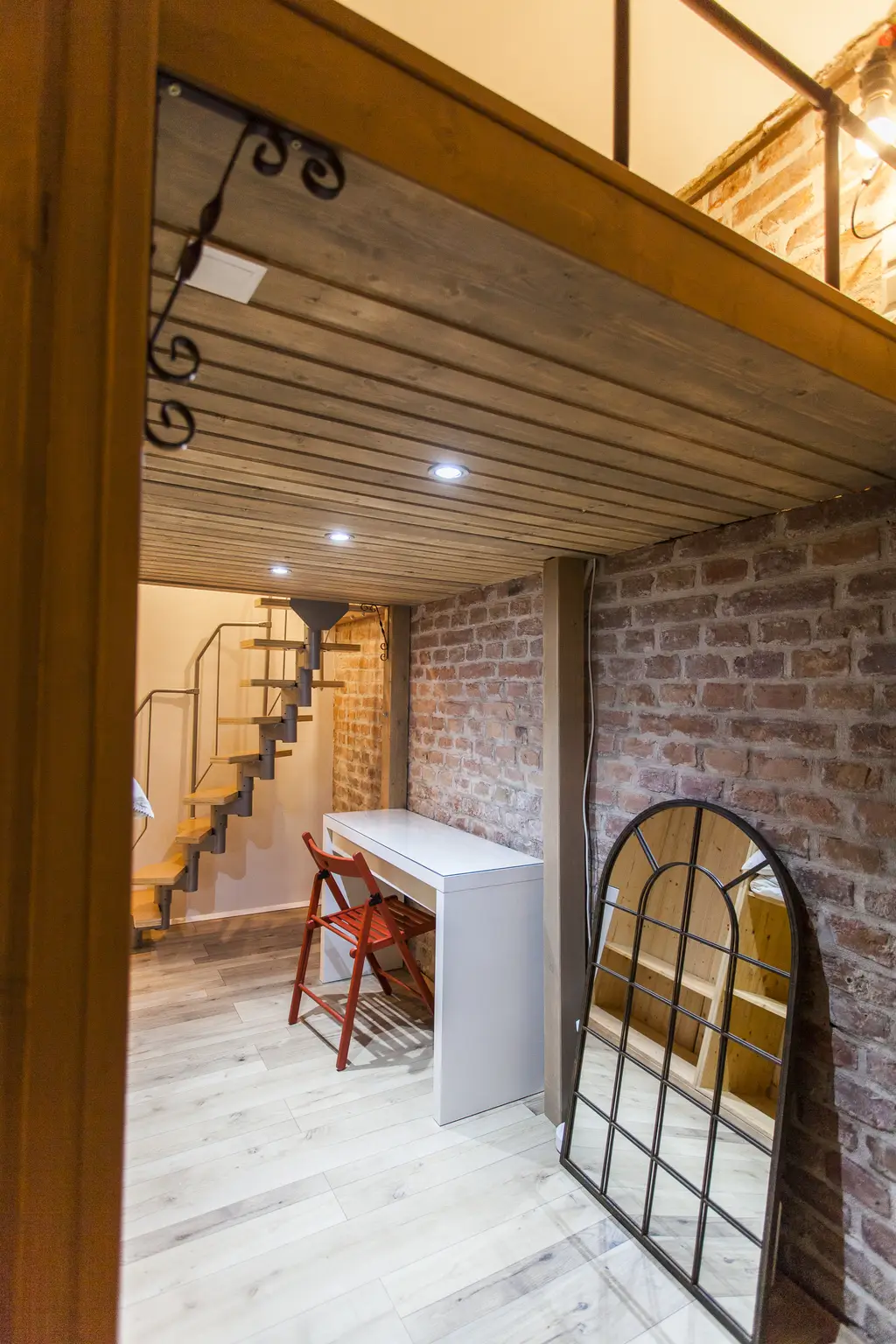 Moderne Souterrain Loft im Altbaustil ~ Kompakt eingerichtet ~ AKH Nähe ~ Gute öffentliche Anbindungen