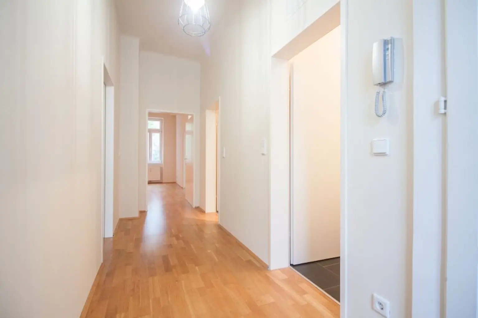 Hofseitige Altbau-Wohnung | Top Lage direkt neben U-Bahn | Balkon-Anbau möglich