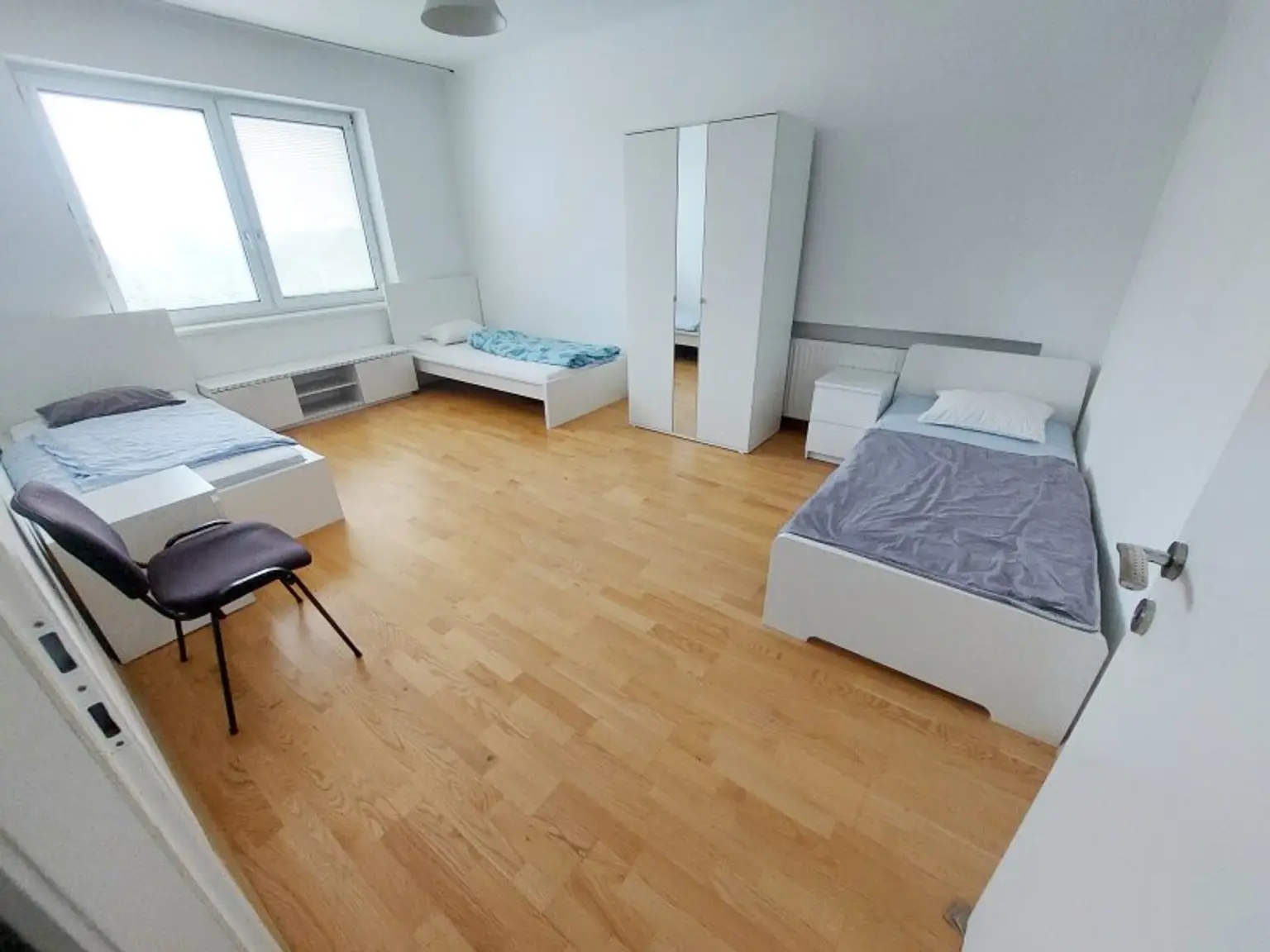 145 m² möblierte 5-Zimmer-Dachterrassenwohnung mit Untervermietrecht bzw. als WG / Arbeiterquartier