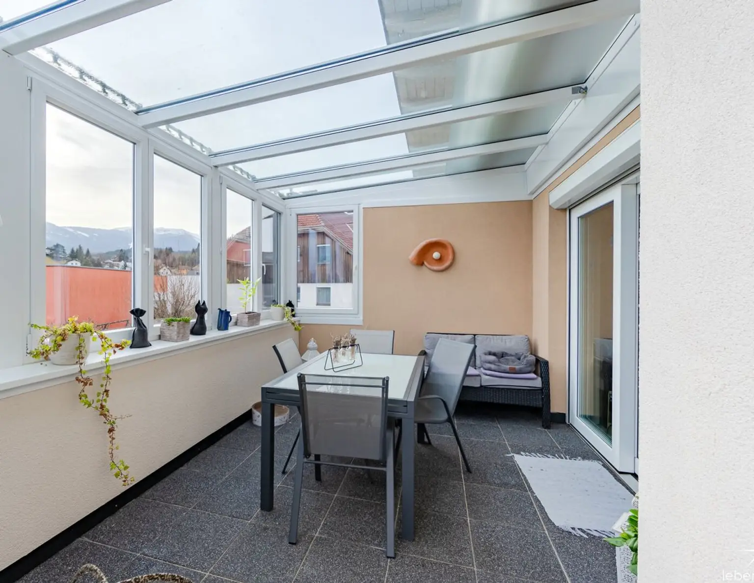 Großzügige Dachgeschoßwohnung mit 5 Zimmern, traumhafte Dachterrasse und Loggia.