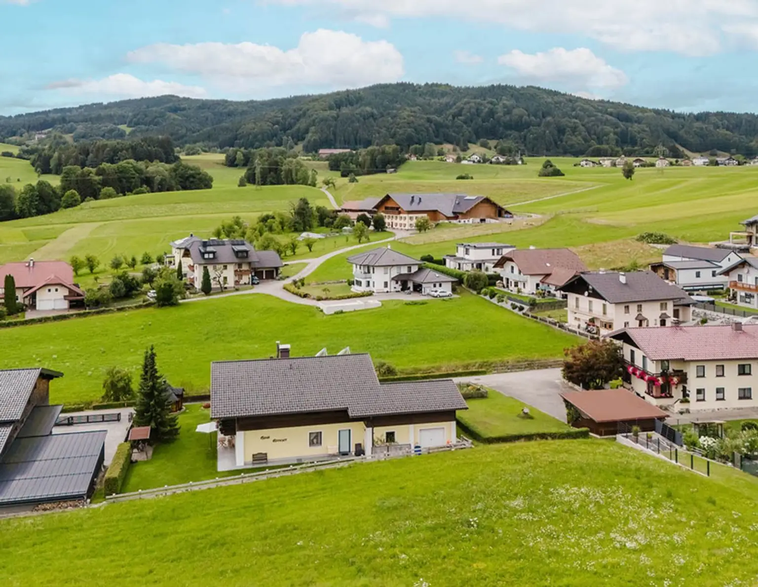 Zwischen Mondsee und Attersee - ein Grundstück mit Perspektive