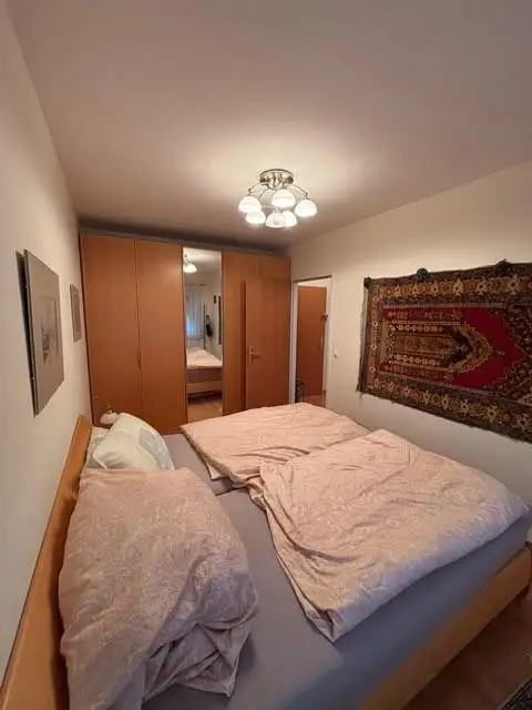 Charmante Wohnung mit guter Anbindung   und günstigen Betriebskosten  und Klimaanlage