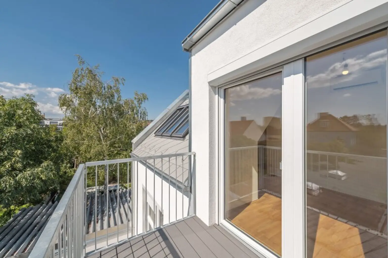 ++NEU++ Hochwertige 2-Zimmer DG-Wohnung mit zwei Balkonen, Ruhelage im Hof!