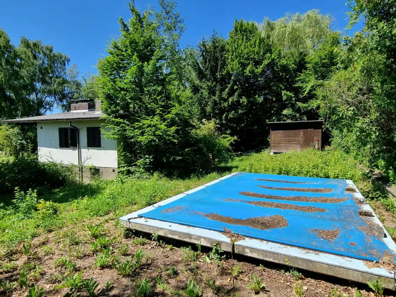 TRAUMHAFT SCHÖNES GRUNDSTÜCK MIT RENOVIERUNGSBEDÜRFTIGEM HAUS
