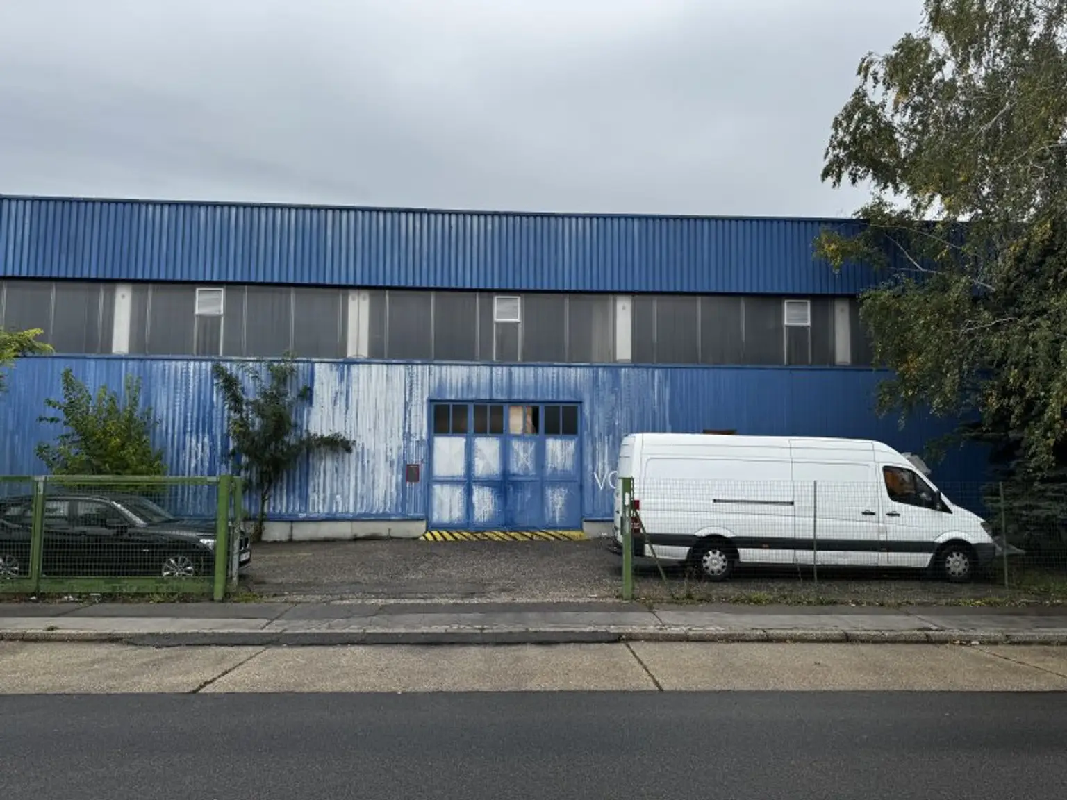 Moderne Halle mit 7 m Höhe und LKW-Zufahrt – ca. 4.445 m² im 21. Bezirk. Flexibel Nutzbar