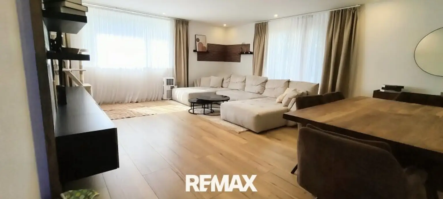 Wohnzimmer mit Essbereich
