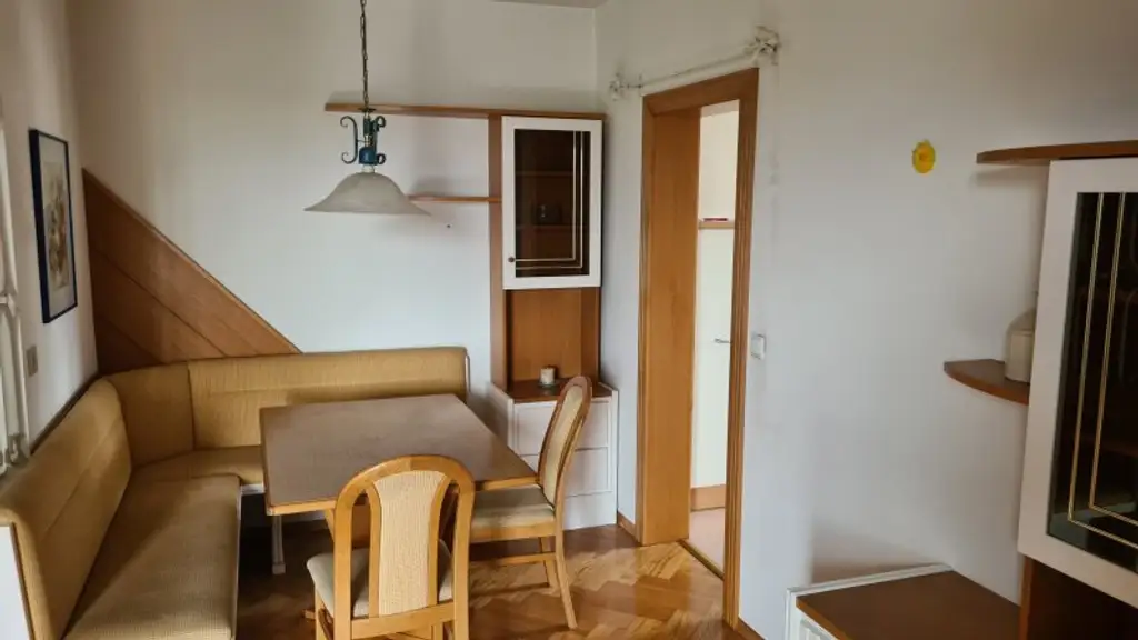 3 Zimmer-Wohnung mit Loggia und Einzelgarage in guter Lage