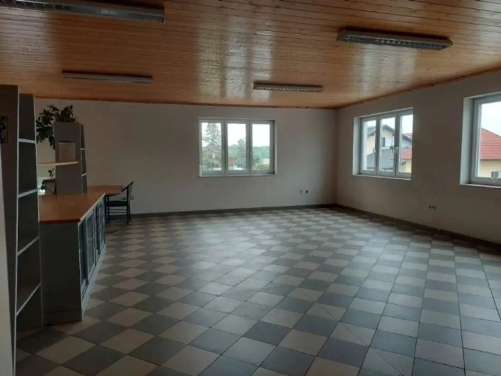 GEWERBEOBEKT MIT RENDITE-MÖGLICHKEIT: BÜRO - LAGER - WERKSTATT - STELLFLÄCHEN