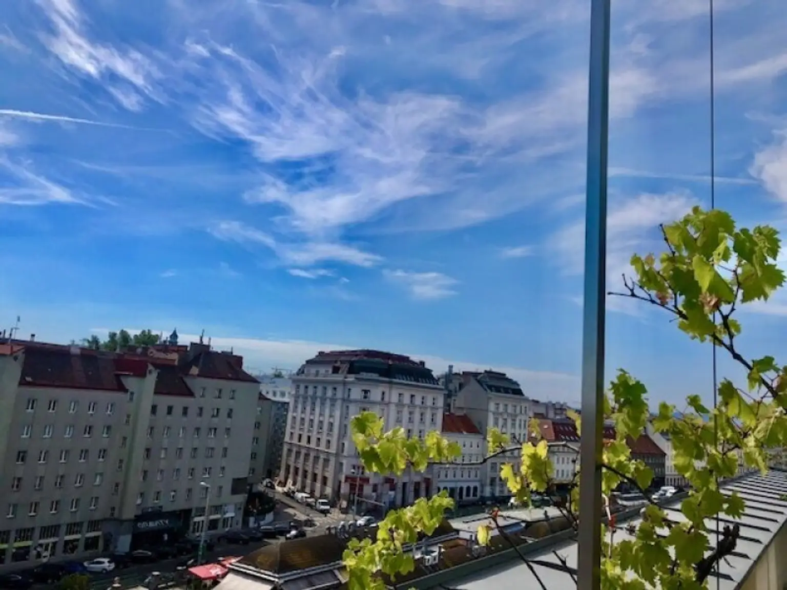 MIETWOHNUNG-INNENSTÄDTISCHE & EXQUISITE - PENTHOUSE- WOHNUNG-OHNE DACHSCHRÄGEN! mit 2,5-Zimmern in Top Lage - NASCHMARKT - 1060 WIEN!