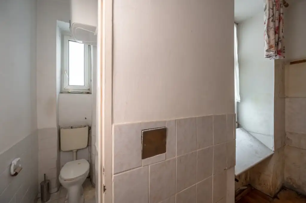 ++Fasangarten++ Altbautraum zum Selbstgestalten – 2-Zimmer-Wohnung mit Entwicklungspotenzial