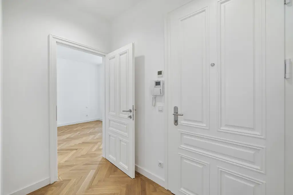 Hochwertig sanierte Altbauwohnung mit Freifläche