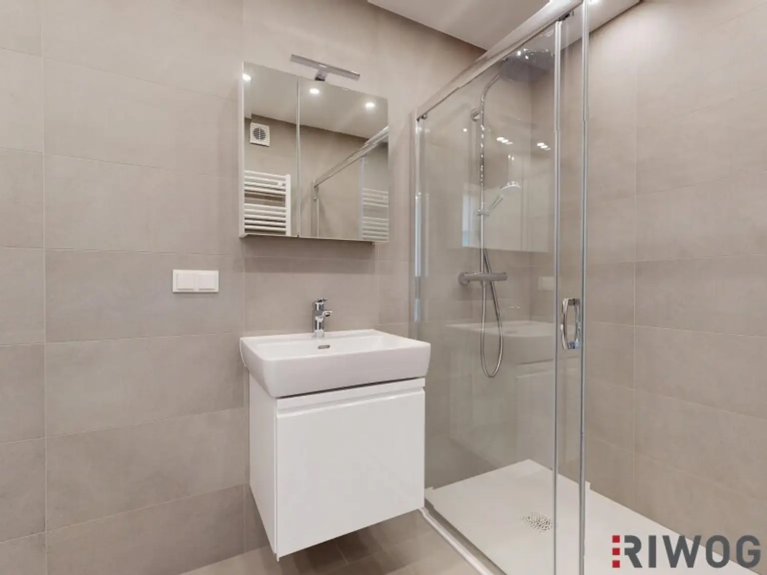 ERSTBEZUG nach Sanierung I Großzügige 3 Zimmer Wohnung in Alte Donau Nähe I Tischler Einbauküche inkl. Siemensgeräte I Gratis Miele Waschtrockner bei Kauf bis 31.12.25