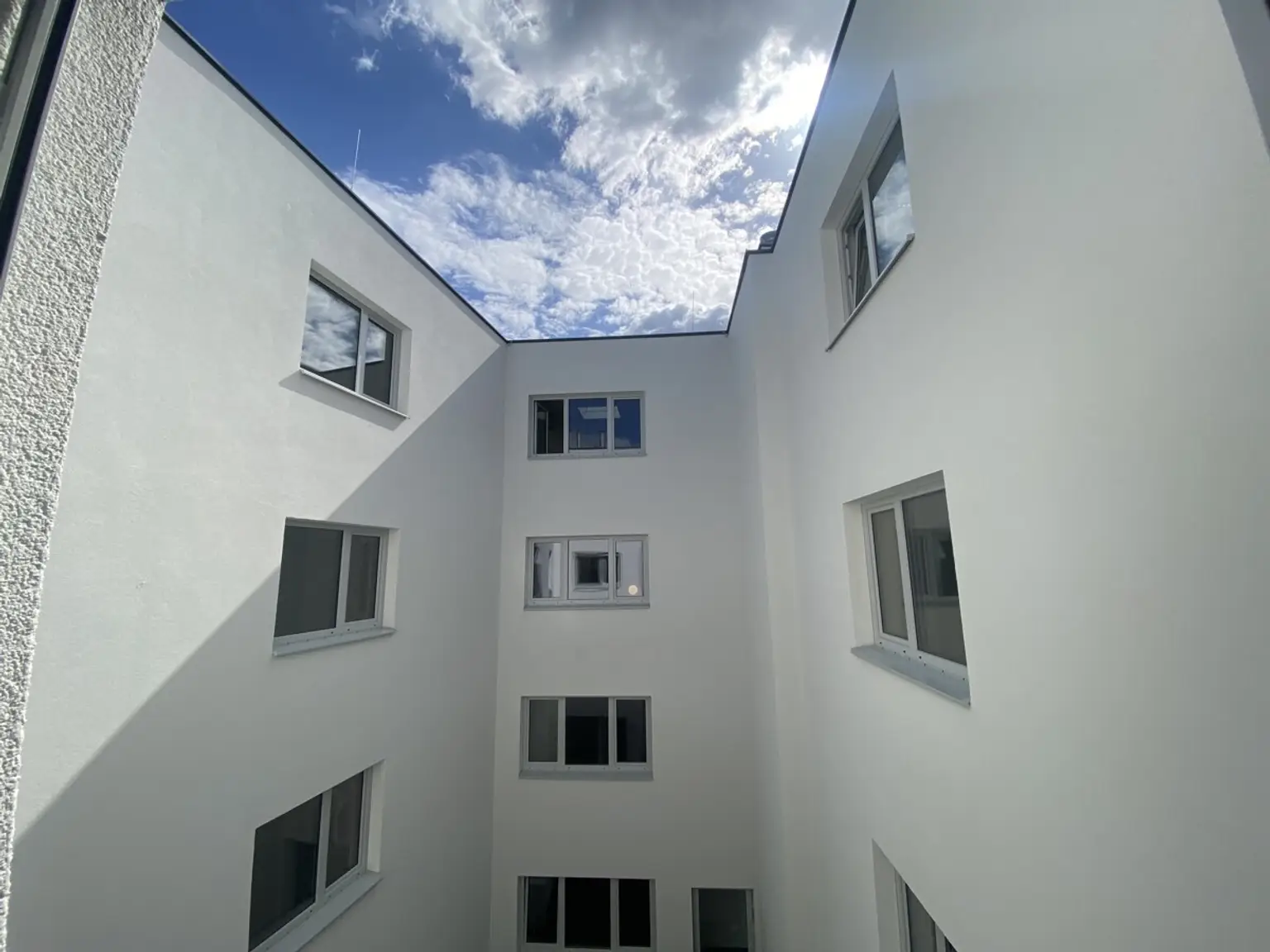 ERSTBEZUG Top Anlage Wohnung U3 2 Zimmer + Loggia - 1 bedroom apartment + loggia U3 = DAS LAURENZ=