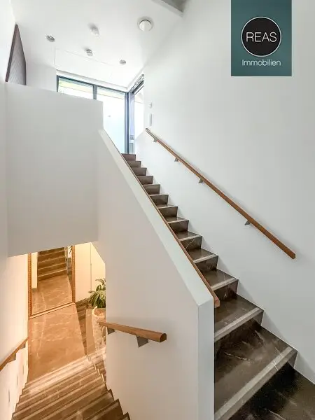 Dem Steffl so nah! Absolutes Traumapartment mit hochwertigen Einbaumöbeln und einzigartiger Dachterrasse samt Speiselift