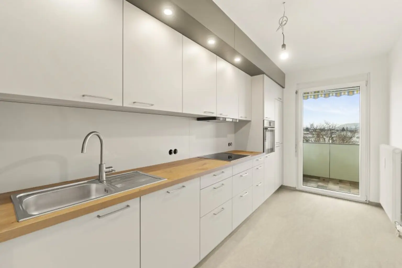 Schöne, sanierte 3 Zimmer Wohnung (Penthouse) 95,00m² mit Westloggia in Waidmannsdorf - Lodengasse