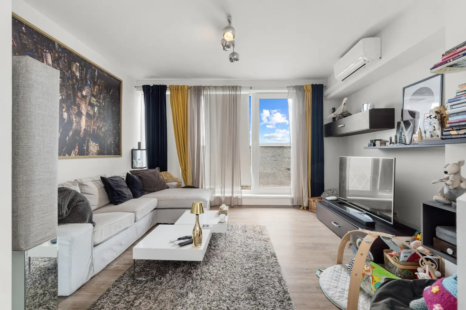 "Traumhafte Dachterrassen-Maisonette mit Fernblick & Badeteichzugang"